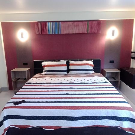 Living Room Guesthouse & Cafe Bar Karon Екстер'єр фото