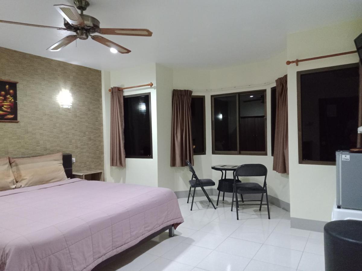 Living Room Guesthouse & Cafe Bar Karon Екстер'єр фото