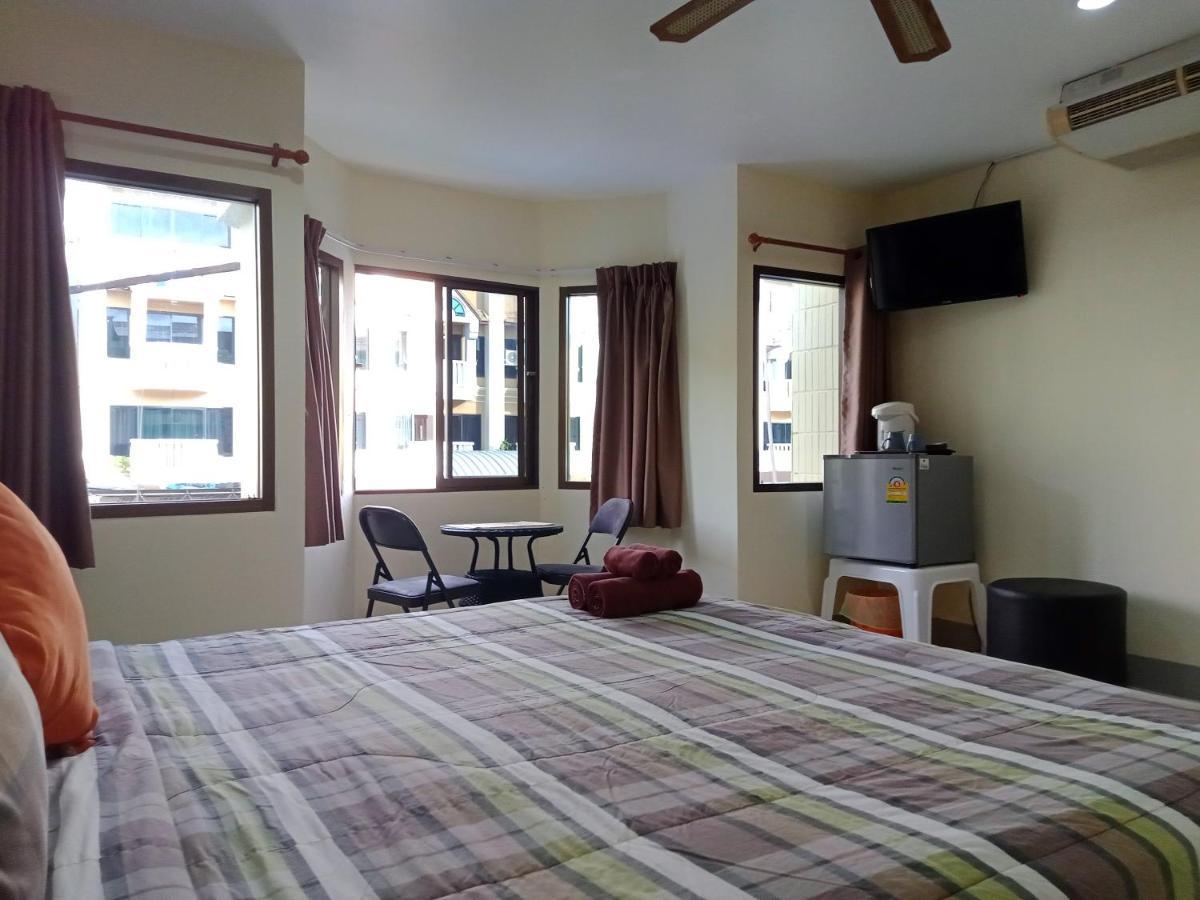 Living Room Guesthouse & Cafe Bar Karon Екстер'єр фото