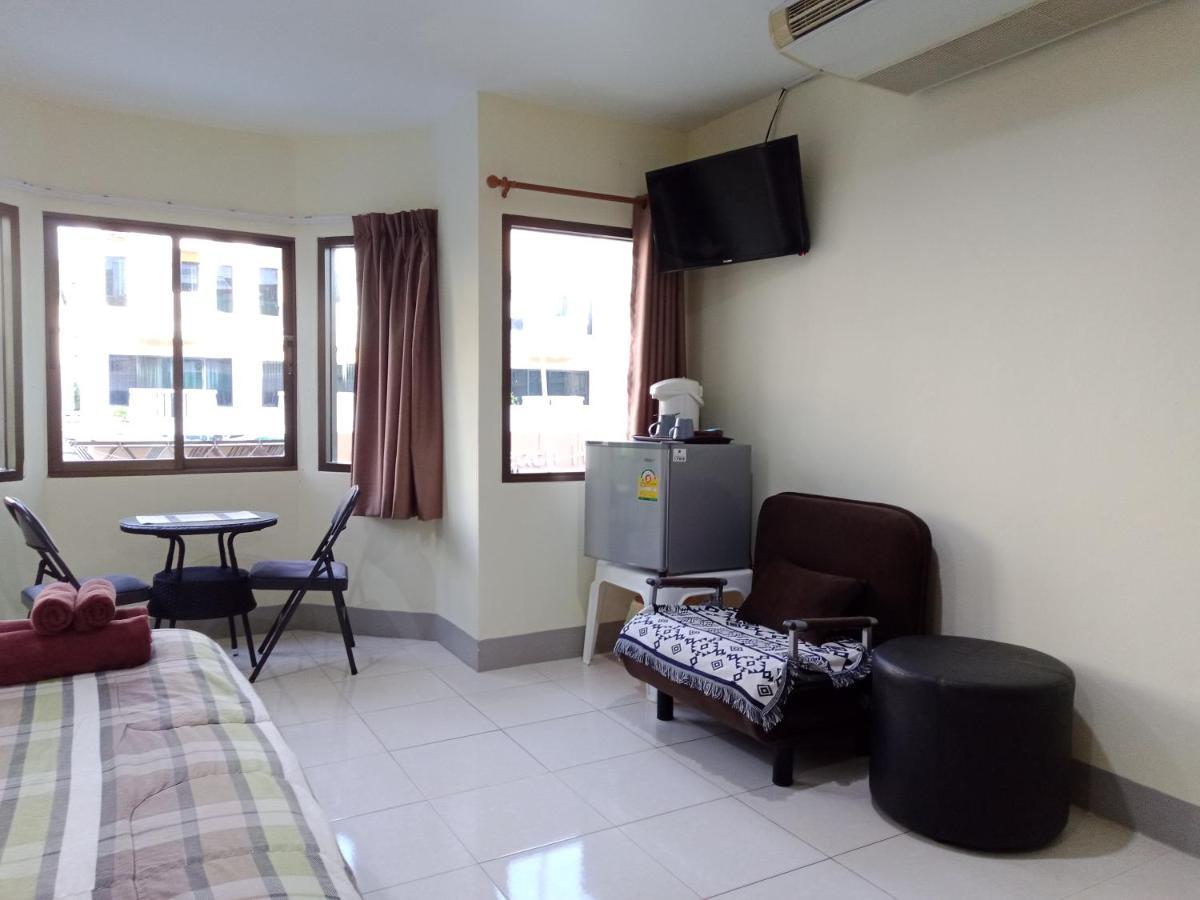 Living Room Guesthouse & Cafe Bar Karon Екстер'єр фото