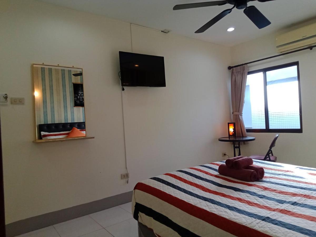 Living Room Guesthouse & Cafe Bar Karon Екстер'єр фото