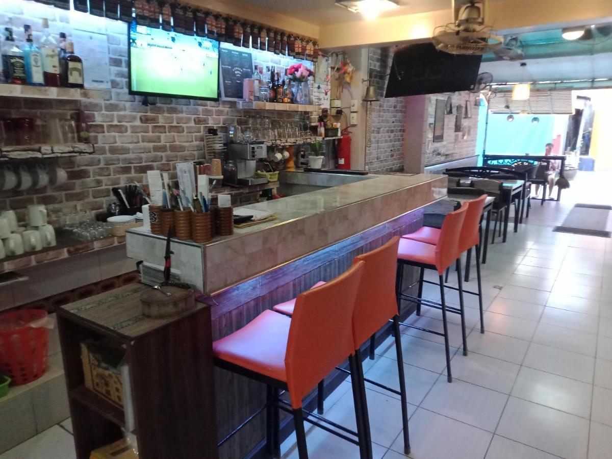 Living Room Guesthouse & Cafe Bar Karon Екстер'єр фото