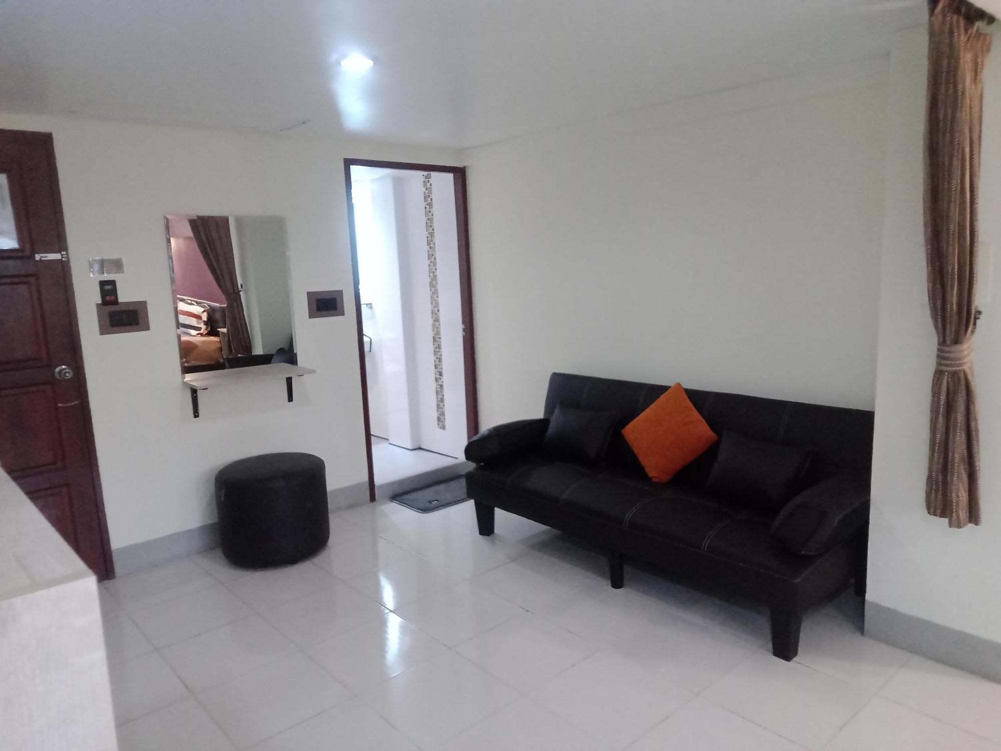 Living Room Guesthouse & Cafe Bar Karon Екстер'єр фото