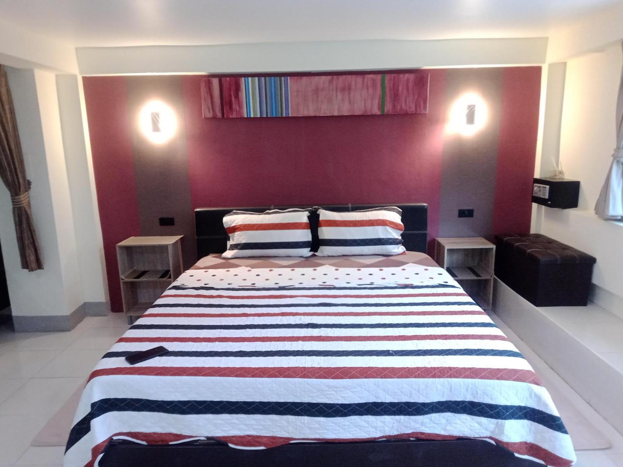 Living Room Guesthouse & Cafe Bar Karon Екстер'єр фото