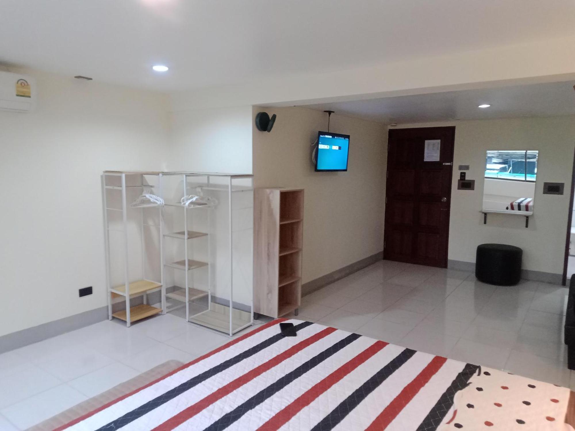 Living Room Guesthouse & Cafe Bar Karon Екстер'єр фото