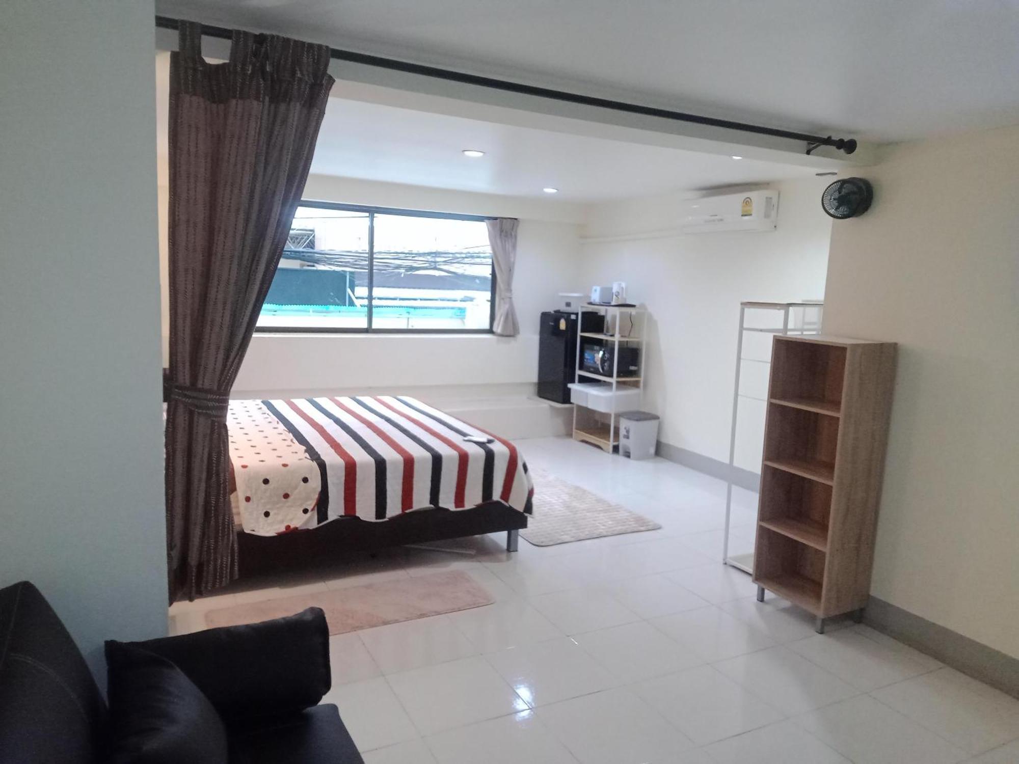 Living Room Guesthouse & Cafe Bar Karon Екстер'єр фото