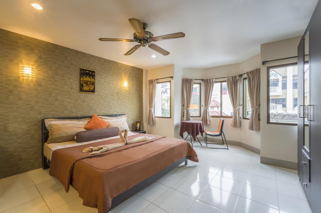 Living Room Guesthouse & Cafe Bar Karon Екстер'єр фото