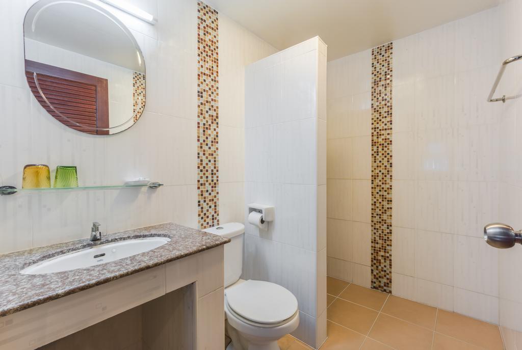 Living Room Guesthouse & Cafe Bar Karon Екстер'єр фото
