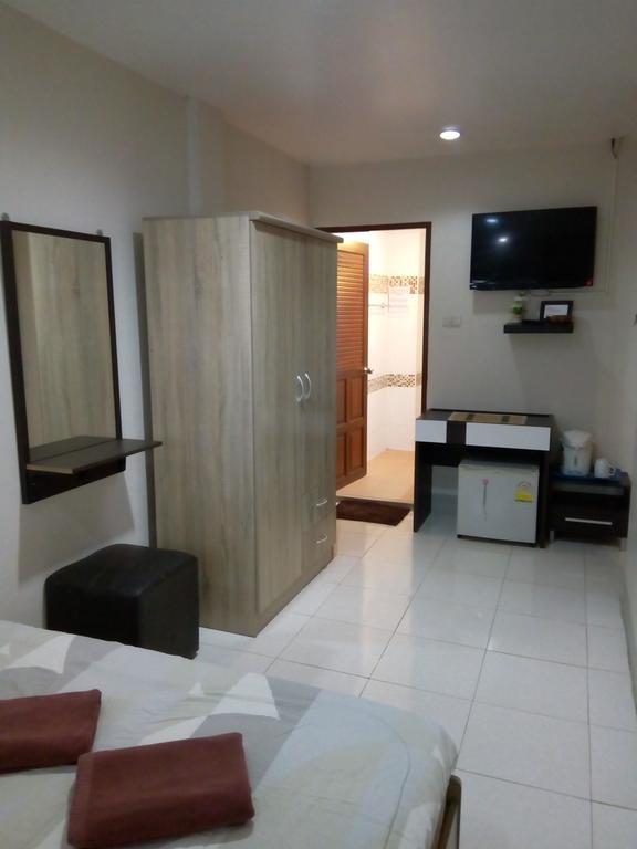 Living Room Guesthouse & Cafe Bar Karon Екстер'єр фото